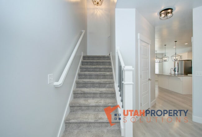 Building Photo - 1734 W Newcastle Ln