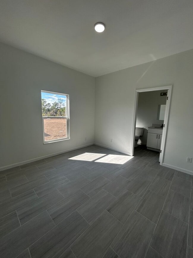 Building Photo - Brand-New Modern 2BR/2BA Home with Garage- In Serene Lake Placid Location