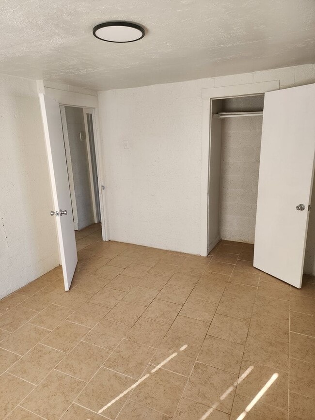 Building Photo - 2 Bed / 1 Bath Home for Rent – $850 (Utili...