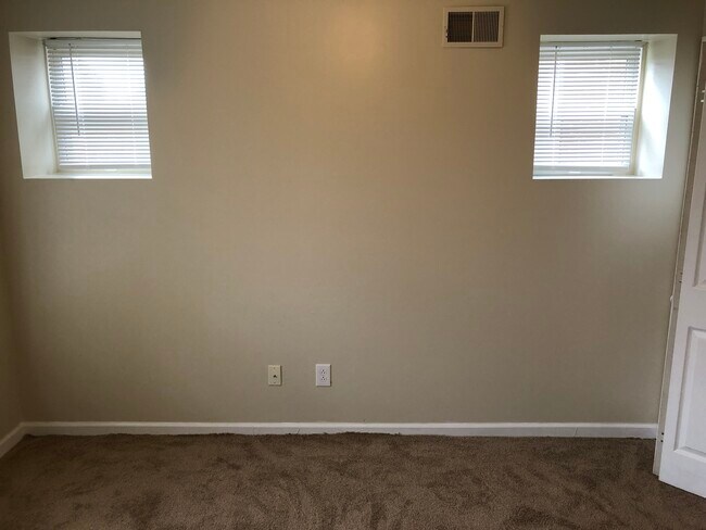 Building Photo - 5962 Oakherst Plz