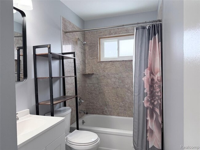 Building Photo - 166 W Coy Ave