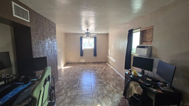 Building Photo - 106 S 29th Ave