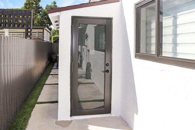 Building Photo - 11020 SW 140th Ave