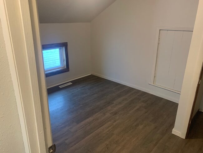 Primary Photo - 110 Main St