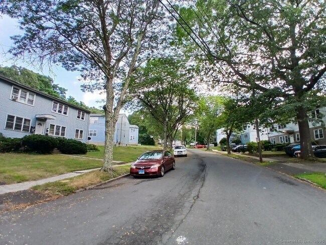 Building Photo - 52 Oak Ridge Dr