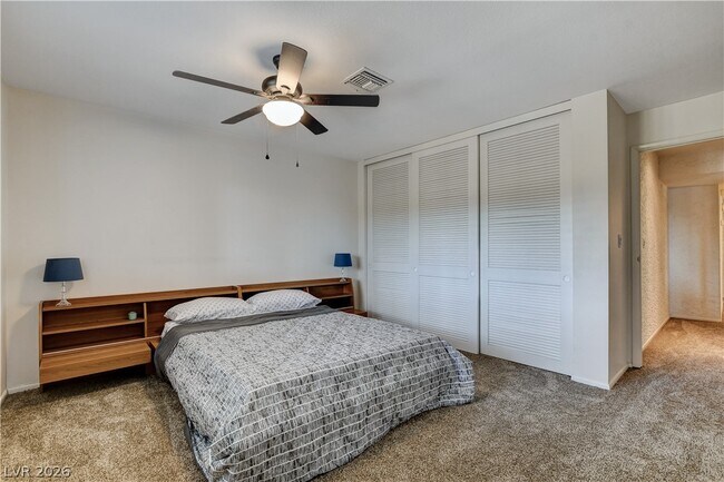 Building Photo - 3223 Pinehurst Dr