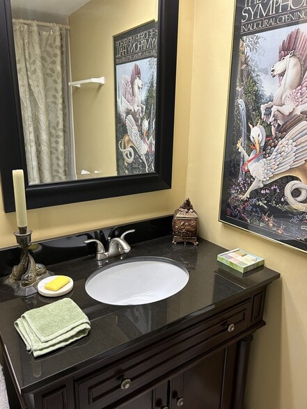 Building Photo - 4401 Roland Ave