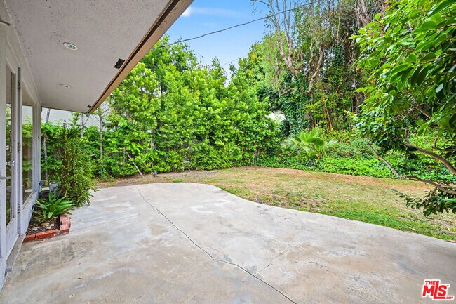 Building Photo - 9512 Duxbury Ln
