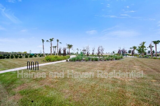 Building Photo - 5714 Somerset Dr