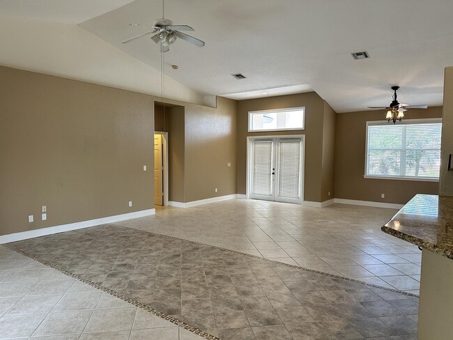 Building Photo - 307 Inman St