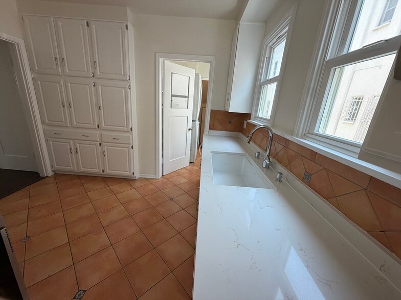 Kitchen - 8349 W 4th St
