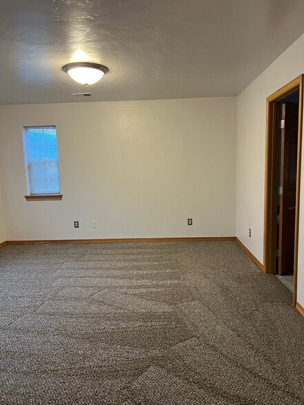 Building Photo - 830 8th St W