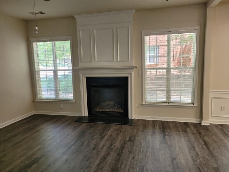 Building Photo - 2114 Hailston Dr NW