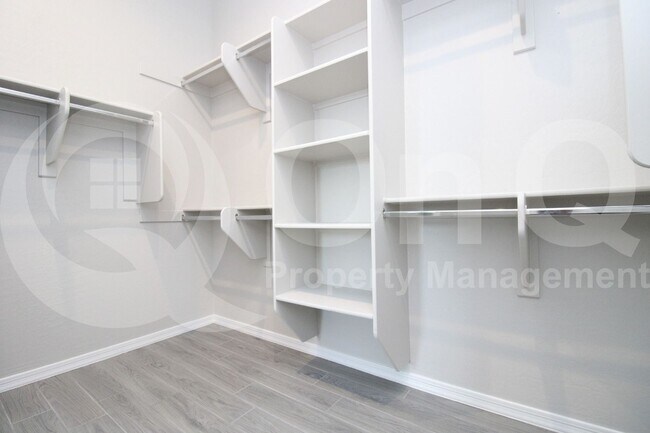 Building Photo - 4245 E Bernice St