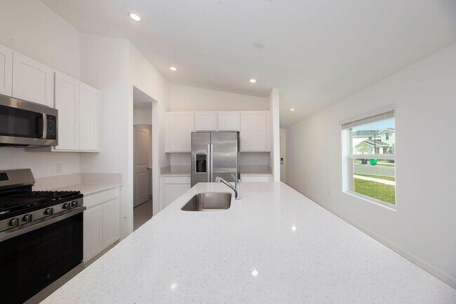 Building Photo - 11146 NW Fernbrook Dr