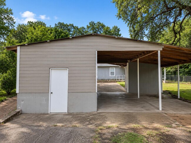Building Photo - 118 County Rd 1816