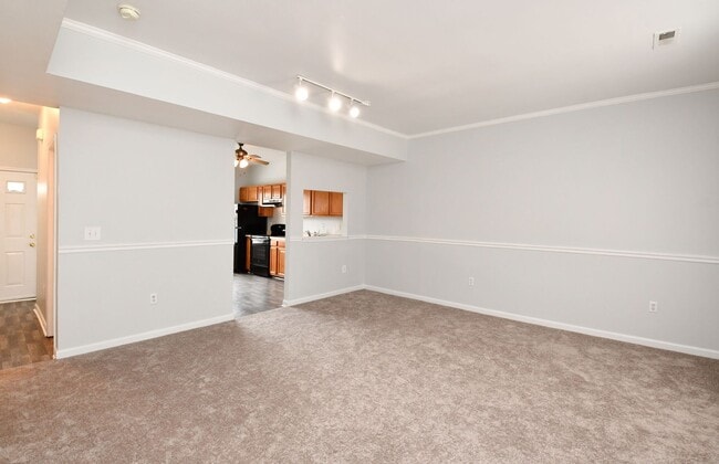 Building Photo - BEAUTIFUL TOWNHOME FOR RENT