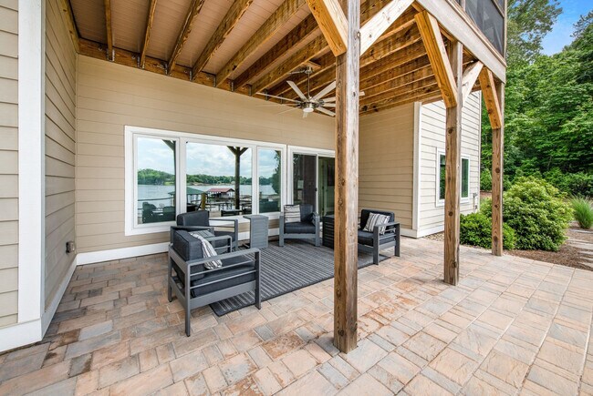 Building Photo - 136 Bridlewood Dr