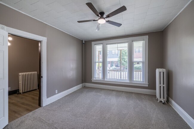 Building Photo - 5 Bedroom 2.5 Bath Midtown Home