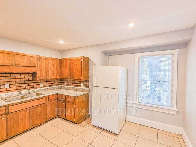 Building Photo - 2705 4th St S