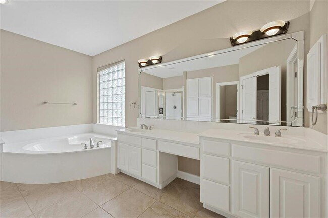 Building Photo - 10700 Hastings Ln