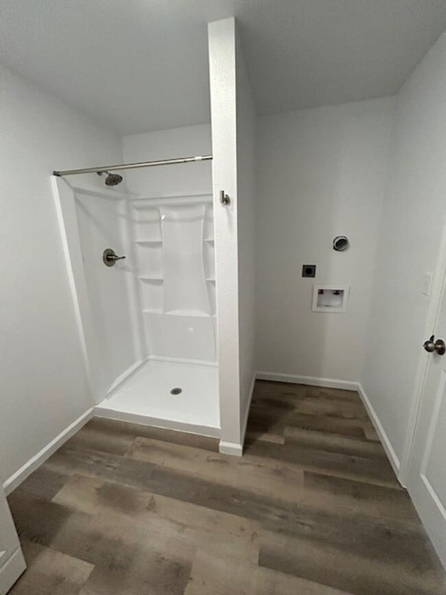 Building Photo - Super Cute Studio