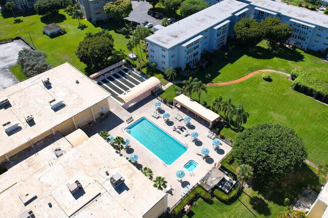 Building Photo - 230 NE 26th Ave