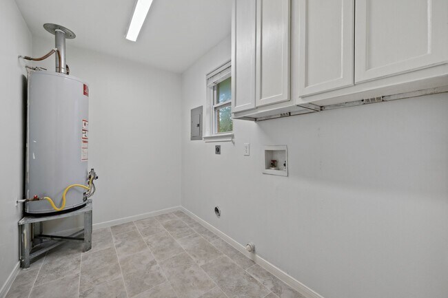 Building Photo - 157 Hillside Dr