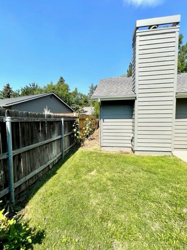 Building Photo - **Charming Midtown Single-Level Home on a ...