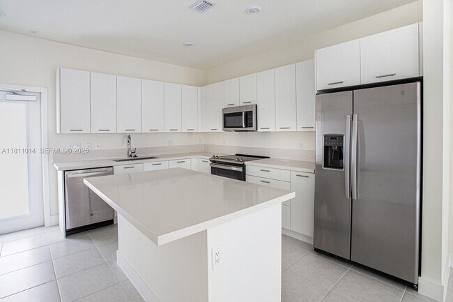 Building Photo - 8167 NW 41st St