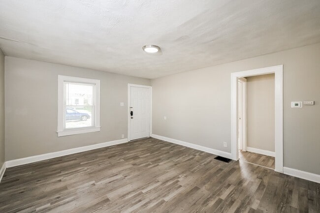 Building Photo - 3772 N Parker Ave