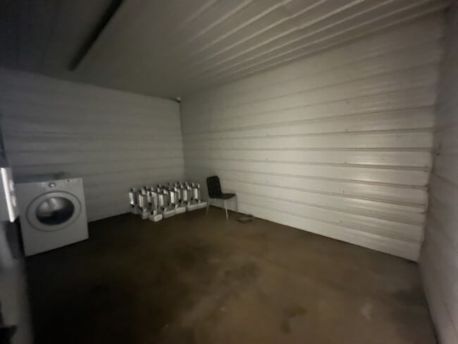 Building Photo - 16093 SW Roy Rogers Rd