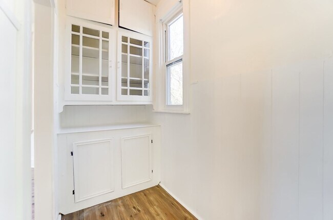 Building Photo - 2854 Shaffer Ave