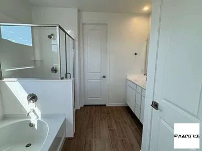 Building Photo - Family Home