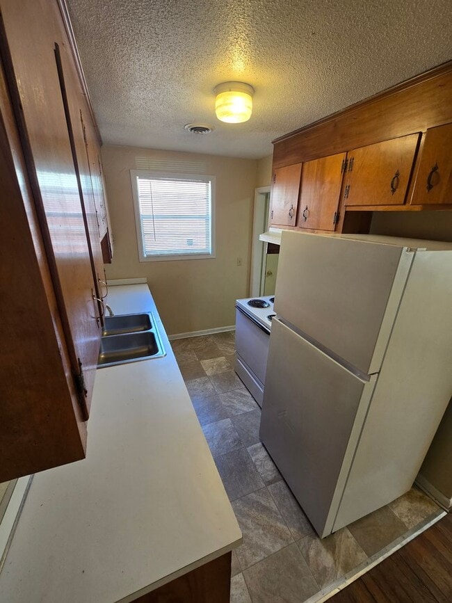 Building Photo - Three bedroom home in Southeast Columbia