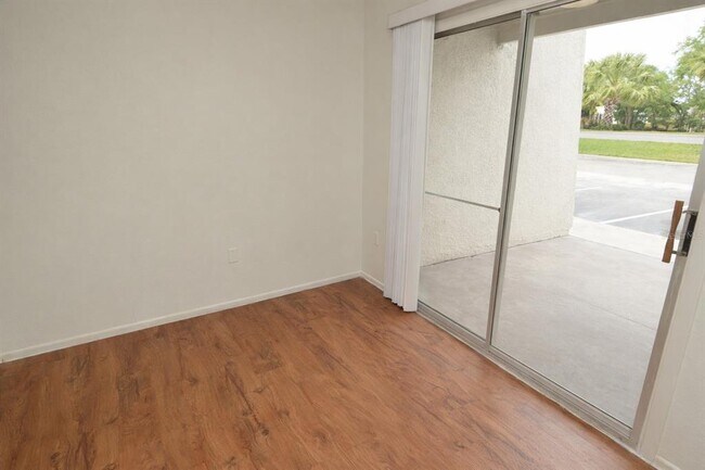 Building Photo - 8425 Cerro Cir