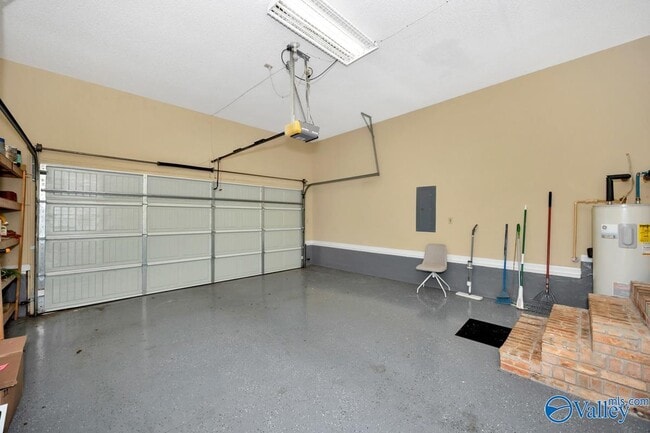 Building Photo - 722 Highland Dr