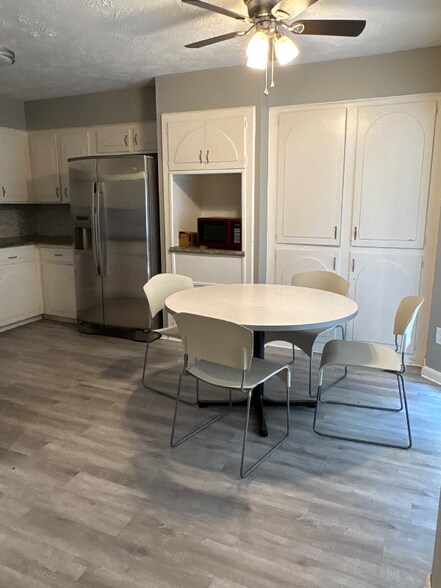 Building Photo - 318 Elm St