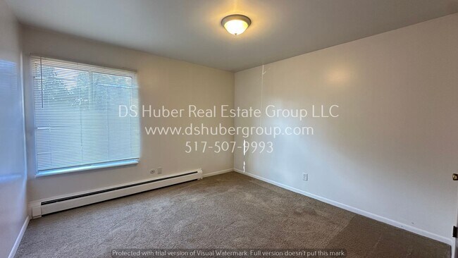 Building Photo - 1016 E. Greenlawn-7