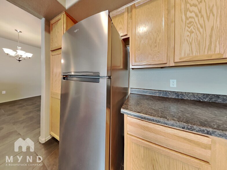 Building Photo - 280 S Evergreen Rd