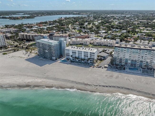 Building Photo - 200 The Esplanade N