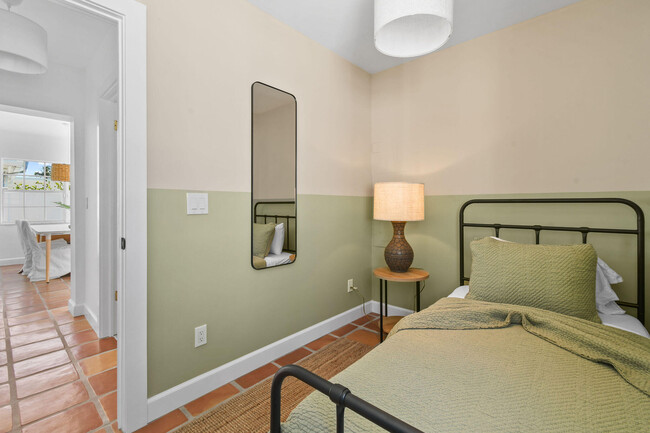 Building Photo - 815 N Ocean Breeze