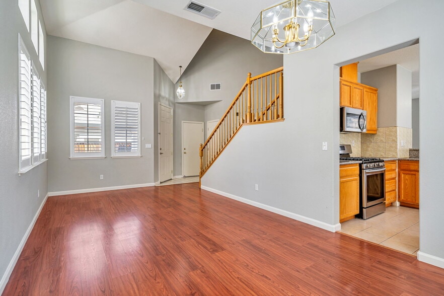 Building Photo - 2171 Beech Cmn