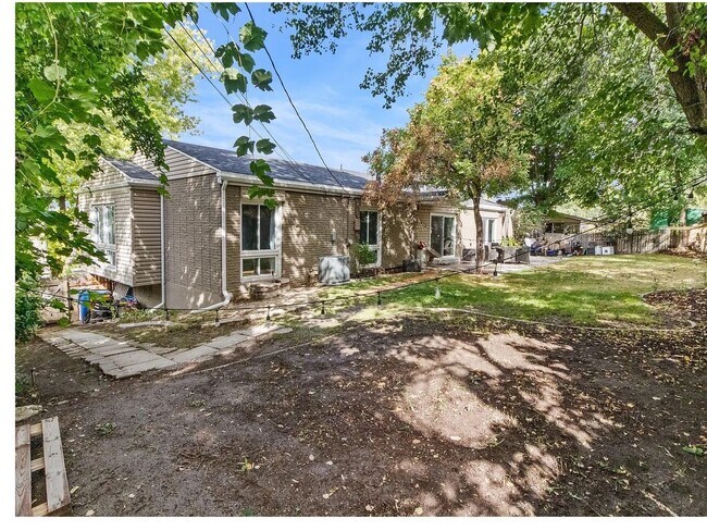 Building Photo - Olympus Cove Home Tucked In to the Benches! Near Park, Schools, Hiking and Skiing!