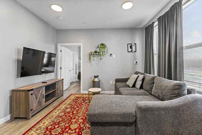 Building Photo - 95 Broadway-SI ID1240304P