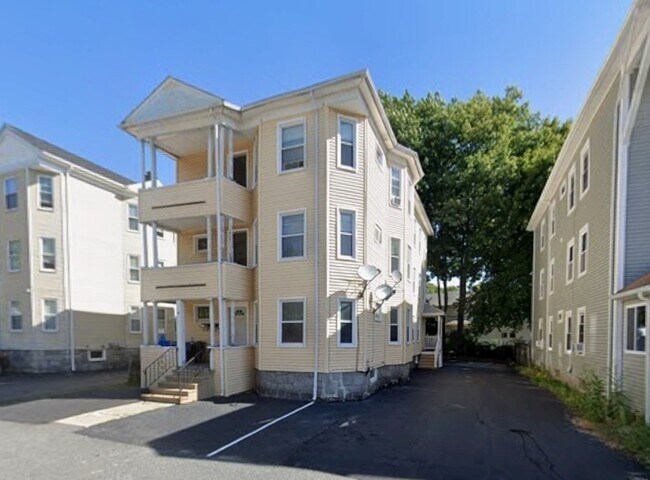 Building Photo - 94 Lovell St