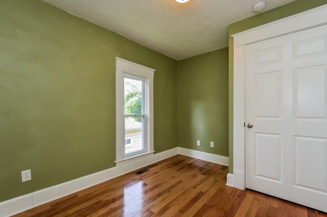 Building Photo - 227 Valley Ave NW