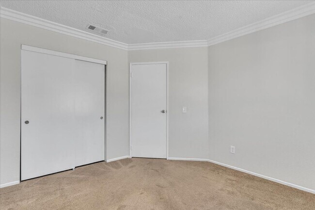 Building Photo - Beautiful 2 BD | 2 Bath