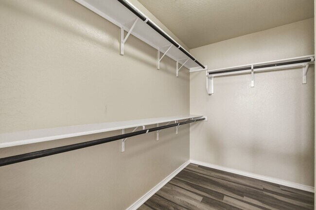 Building Photo - 8810 Double Oak