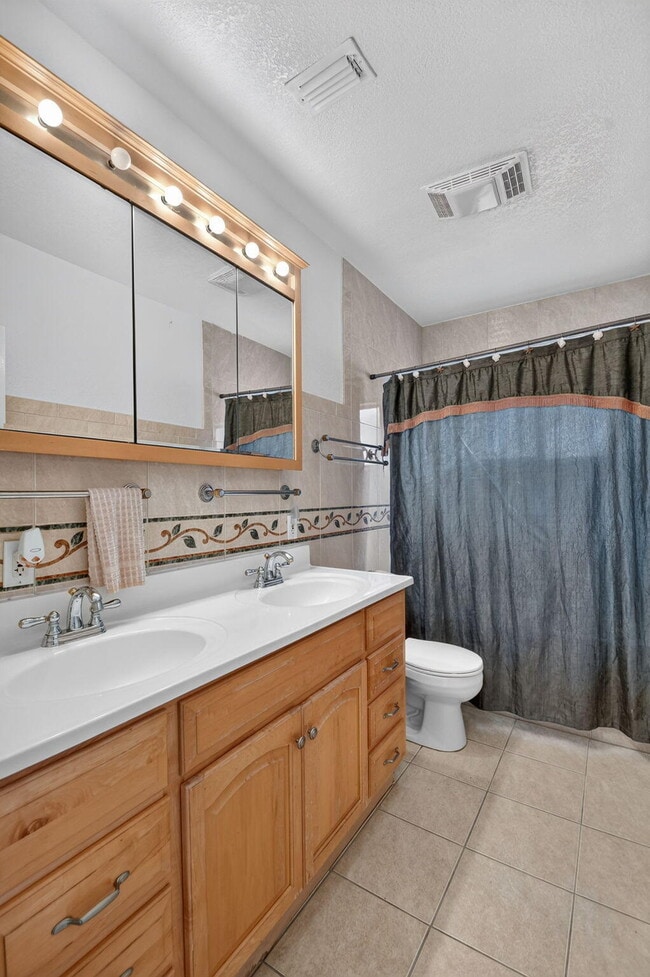 Building Photo - 111 Vassar Dr